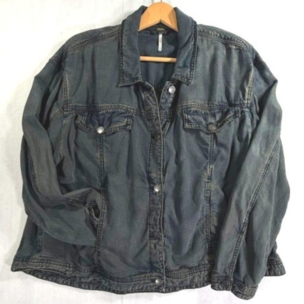 Free People "We The Free" 100% Lyocell Drapey Trucker Jacket L Button Front